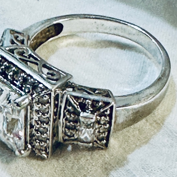 Get engaged! Elegant Silver Tone CZ Ring Intricate Design Size 7 - Picture 2 of 7